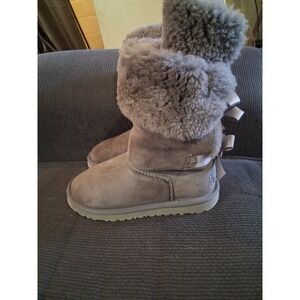 UGG Australia Bailey Bow Gray Women's Size 7 — Sheepskin Fur Suede